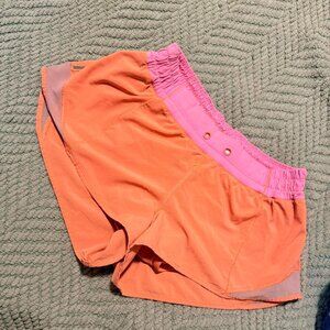 Old School Lululemon Women's Shorts Hotty Hots Size 6 Excellent Condition